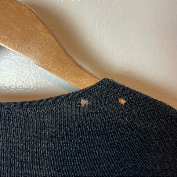 Eileen Fisher 100% Fine Merino Wool Gray Sweater Pullover Size XXS Flawed- Holes - Picture 7 of 8